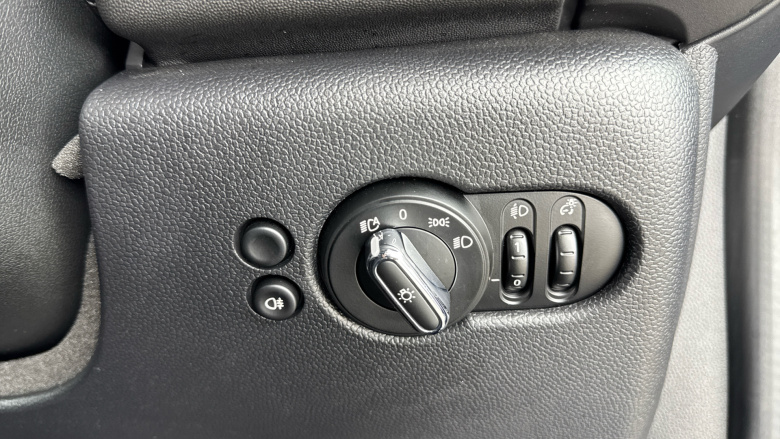 MINI Hatchback 1.5 Cooper Sport Premium 3dr Auto Petrol Hatchback